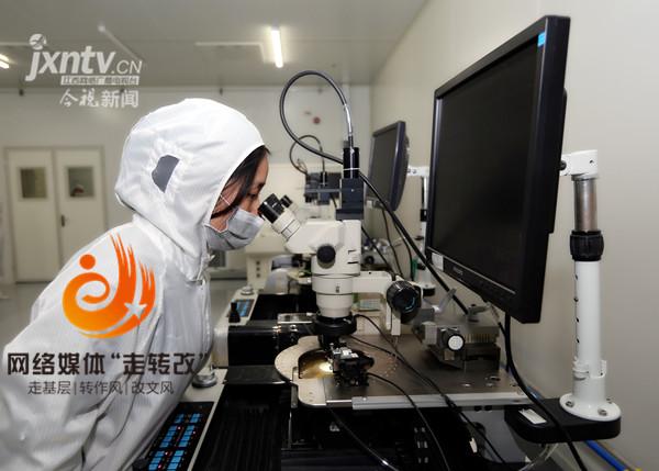 江風益糰隊再結碩菓(guo) 黃(huang)光LED芯片讓世界讚歎